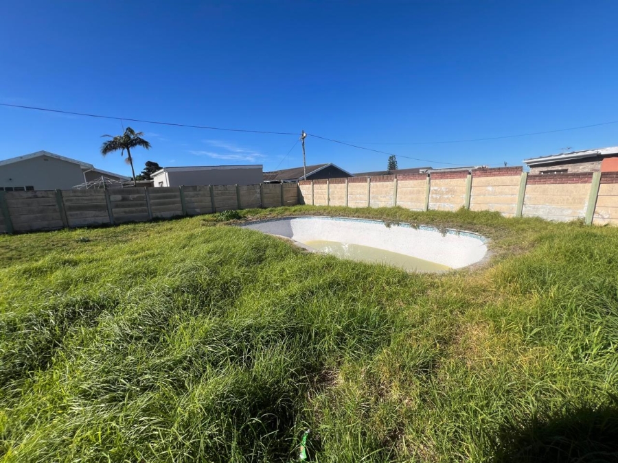 6 Bedroom Property for Sale in Rowallan Park Eastern Cape